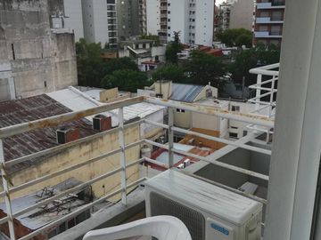 Excelente monoambiente en L en Parque Chacabuco