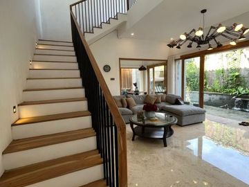 Rumah 2 Lantai + Kolam Renang Luas 300 Di Araya Golf Malang