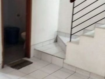 DISEWAKAN RUMAH SIAP HUNI 2 LT DI PERUM TELAGA GOLF SAWANGAN