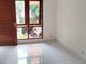 DISEWAKAN RUMAH SIAP HUNI 2 LT DI PERUM TELAGA GOLF SAWANGAN
