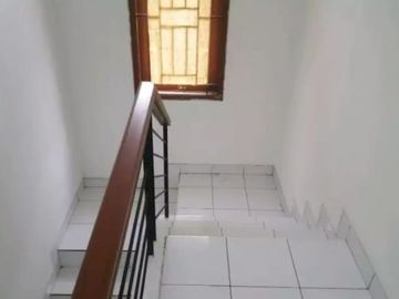 DISEWAKAN RUMAH SIAP HUNI 2 LT DI PERUM TELAGA GOLF SAWANGAN
