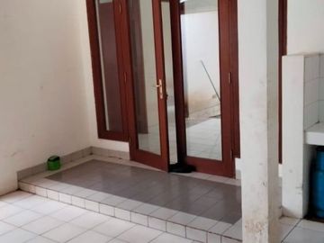DISEWAKAN RUMAH SIAP HUNI 2 LT DI PERUM TELAGA GOLF SAWANGAN