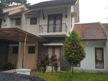 DISEWAKAN RUMAH SIAP HUNI 2 LT DI PERUM TELAGA GOLF SAWANGAN