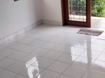DISEWAKAN RUMAH SIAP HUNI 2 LT DI PERUM TELAGA GOLF SAWANGAN