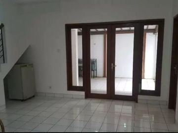 DISEWAKAN RUMAH SIAP HUNI 2 LT DI PERUM TELAGA GOLF SAWANGAN