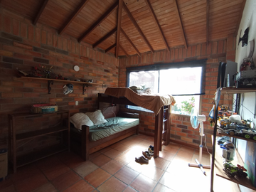 casa en arriendo/venta en lagos del retiro. Cod A400495