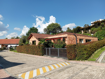 casa en arriendo/venta en lagos del retiro. Cod A400495