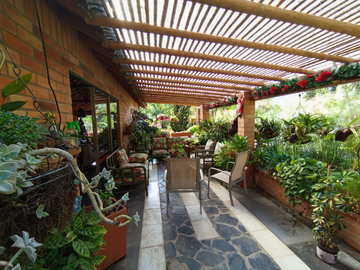 casa en arriendo/venta en lagos del retiro. Cod A400495