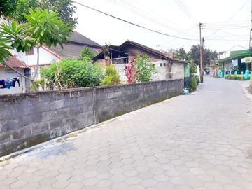 Tanah dekat Masjid di Jalan Kaliurang KM 7 Utara Kampus UGM