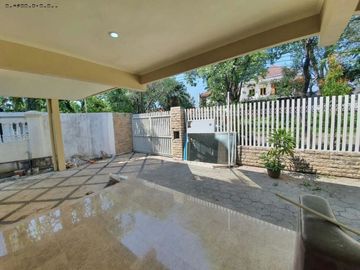 Rumah Raya Ngagel Jaya Utara hadap selatan Carport beratap (4 mobil), Strategis