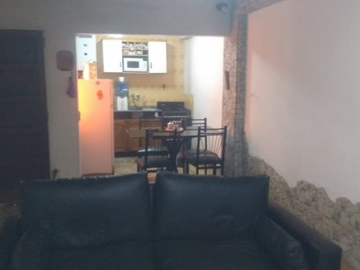 OPORTUNIDAD - Casa multifamiliar en Venta en Villa Lugano 6 ambientes 137 m2 + cochera, patio, terraza con parrilla - Ricardo Güiraldes 3000 casi esq 