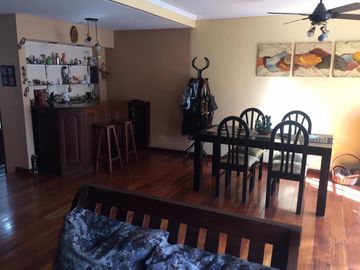 Excelente Chalet – 4 Ambientes – Dependencia– Jardín  con pileta - Quincho y Garaje
