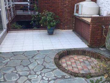 Excelente Chalet – 4 Ambientes – Dependencia– Jardín  con pileta - Quincho y Garaje