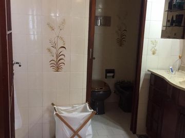 Excelente Chalet – 4 Ambientes – Dependencia– Jardín  con pileta - Quincho y Garaje