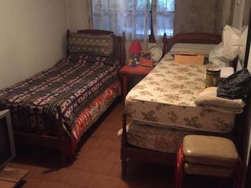 Excelente Chalet – 4 Ambientes – Dependencia– Jardín  con pileta - Quincho y Garaje