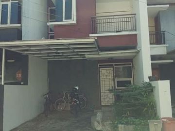 Rumah nyaman asri semi furnished di Antapani lokasi dekat jalan raya