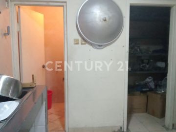 Rumah Lama Terawat Dalam Kawasan Elit Permata Hijau