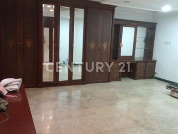 Rumah Lama Terawat Dalam Kawasan Elit Permata Hijau