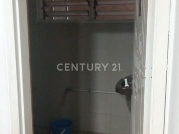 Rumah Lama Terawat Dalam Kawasan Elit Permata Hijau