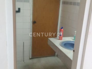 Rumah Lama Terawat Dalam Kawasan Elit Permata Hijau