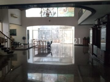 Rumah Lama Terawat Dalam Kawasan Elit Permata Hijau