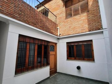 PH TIPO CASA CON PATIO, TERRAZA Y COCHERA
