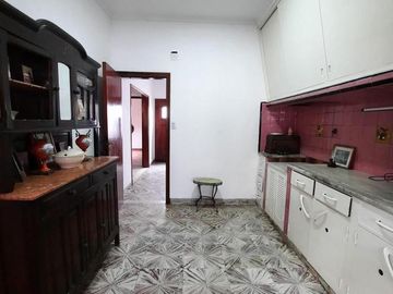 PH TIPO CASA CON PATIO, TERRAZA Y COCHERA