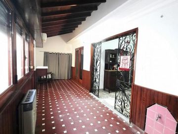 PH TIPO CASA CON PATIO, TERRAZA Y COCHERA