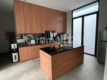 Rumah Modern Minimalist View Danau The Spring - Scarlet Gading Serpong