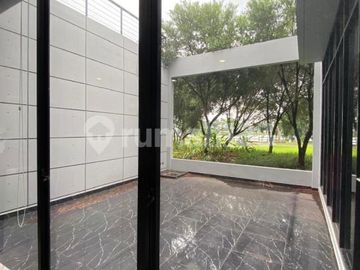 Rumah Modern Minimalist View Danau The Spring - Scarlet Gading Serpong