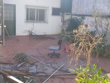 PROPIEDAD MULTIFAMILIAR, CASA 3 AMB + DEPARTAMENTO 2 AMB + DE MONOAMBIENTE