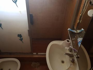 PROPIEDAD MULTIFAMILIAR, CASA 3 AMB + DEPARTAMENTO 2 AMB + DE MONOAMBIENTE