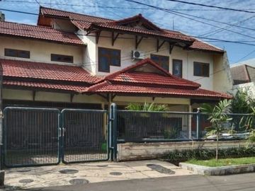 Rumah Margorejo Indah, Row 3 Mobil, Hadap Selatan