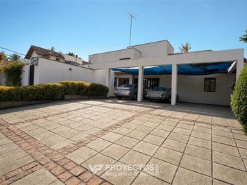 Casa en venta de 7 dorm. en Las Condes