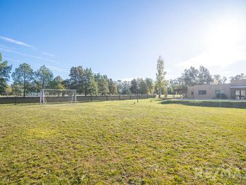 Venta Casa  4 Ambientes Pileta Quincho y Canchita