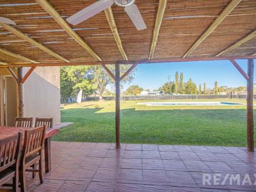 Venta Casa  4 Ambientes Pileta Quincho y Canchita