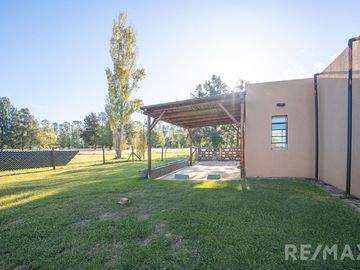 Venta Casa  4 Ambientes Pileta Quincho y Canchita