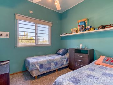 Venta Casa  4 Ambientes Pileta Quincho y Canchita