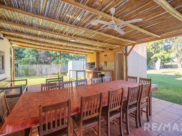 Venta Casa  4 Ambientes Pileta Quincho y Canchita