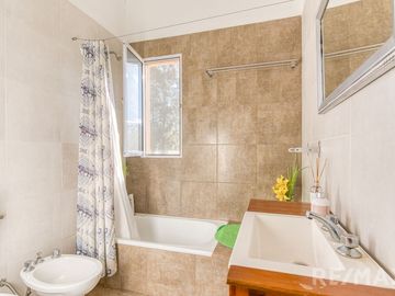 Venta Casa  4 Ambientes Pileta Quincho y Canchita
