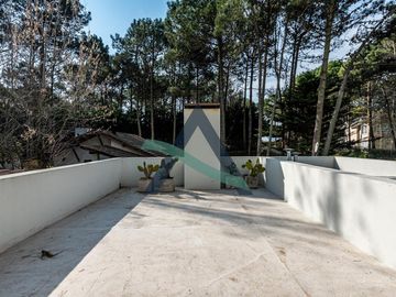 CASA 4 AMBIENTES C/PILETA CLIMATIZADA Y DEPENDENCIA DE SERVICIO