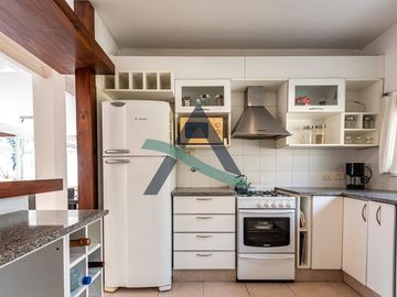 CASA 4 AMBIENTES C/PILETA CLIMATIZADA Y DEPENDENCIA DE SERVICIO