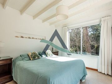CASA 4 AMBIENTES C/PILETA CLIMATIZADA Y DEPENDENCIA DE SERVICIO