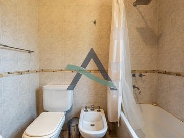 CASA 4 AMBIENTES C/PILETA CLIMATIZADA Y DEPENDENCIA DE SERVICIO
