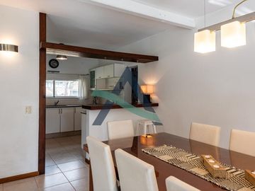 CASA 4 AMBIENTES C/PILETA CLIMATIZADA Y DEPENDENCIA DE SERVICIO