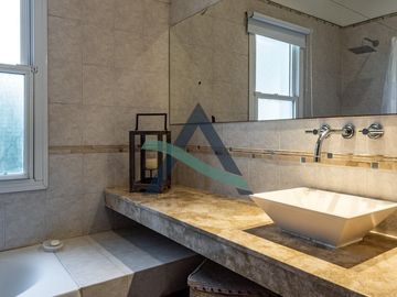 CASA 4 AMBIENTES C/PILETA CLIMATIZADA Y DEPENDENCIA DE SERVICIO