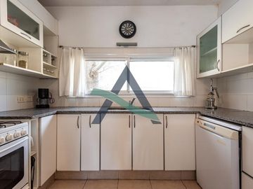 CASA 4 AMBIENTES C/PILETA CLIMATIZADA Y DEPENDENCIA DE SERVICIO