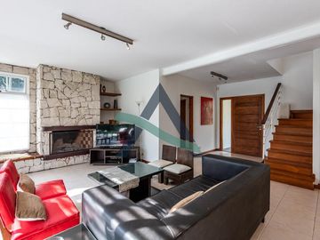 CASA 4 AMBIENTES C/PILETA CLIMATIZADA Y DEPENDENCIA DE SERVICIO