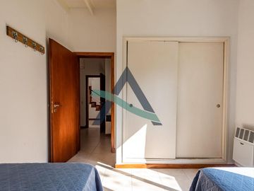 CASA 4 AMBIENTES C/PILETA CLIMATIZADA Y DEPENDENCIA DE SERVICIO