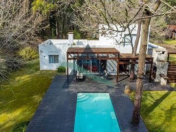 CASA 4 AMBIENTES C/PILETA CLIMATIZADA Y DEPENDENCIA DE SERVICIO